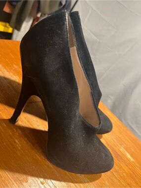 Prada Elegant Black Italian Suede Leather Deep V-Neck Ankle Bootie Sz 35 1/2